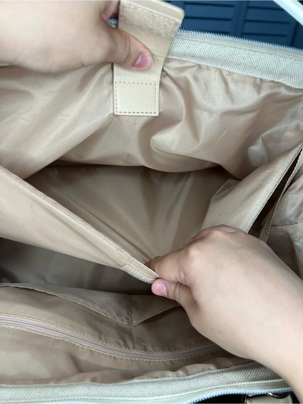 Beis Mini Weekender in Beige